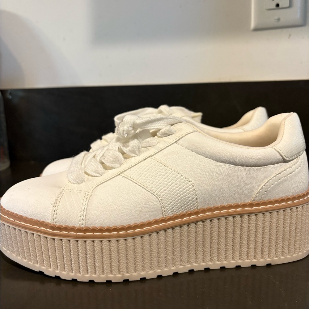 Dolce Vita tiger sneakers